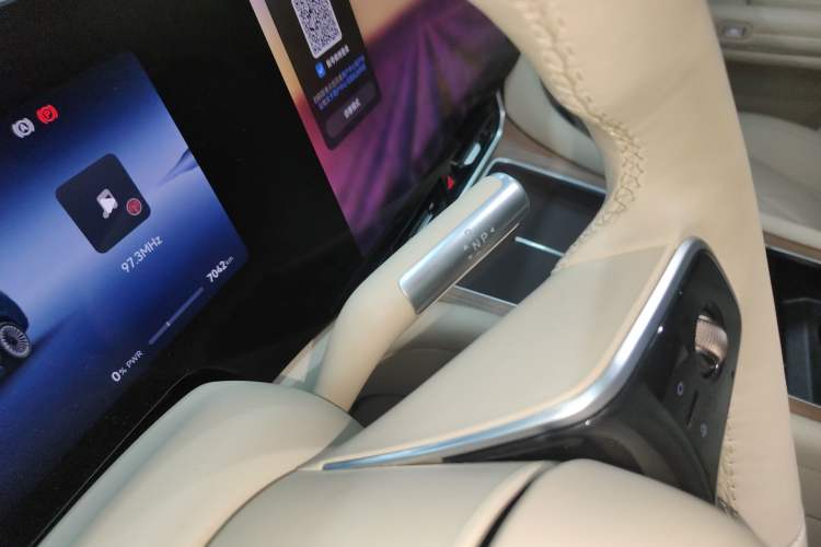 Used Hima AITO M9 2025 Extended-Range Ultra Version 52 kWh 6-Seater
