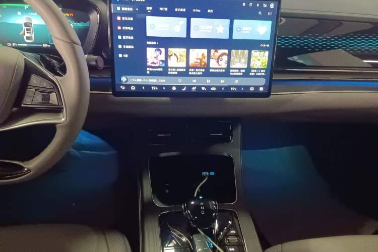 Used BYD Han 2024 EV Glory Edition 610 km All-Wheel Drive "Tian Shen Zhi Jia" Intelligent Driving Model
