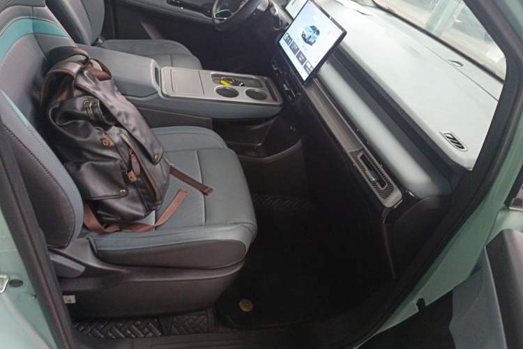 Used AION Y 2023 Younger Right Front Seat