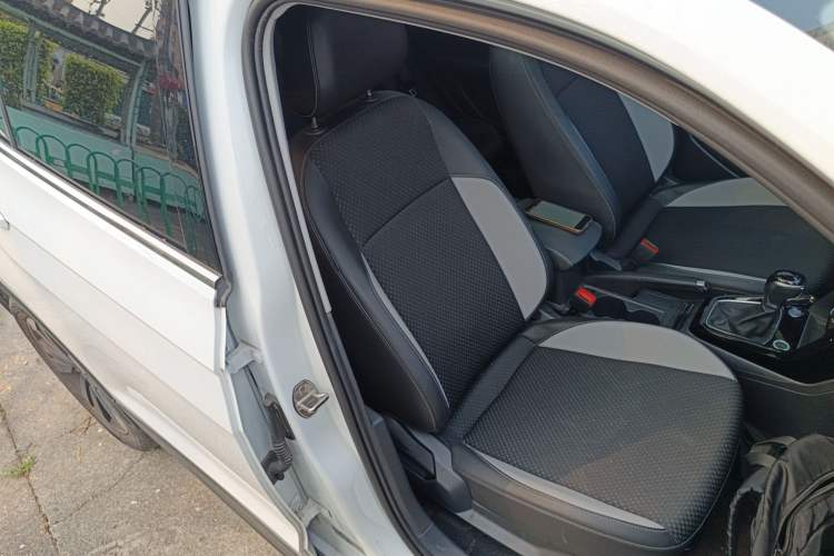 Used Volkswagen Tacqua 2023 200TSI DSG Joy-Connect Edition Right Front Seat