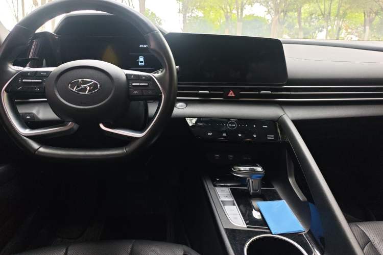 Used Hyundai Elantra 2021 1.5L CVT LUX Prestige Edition