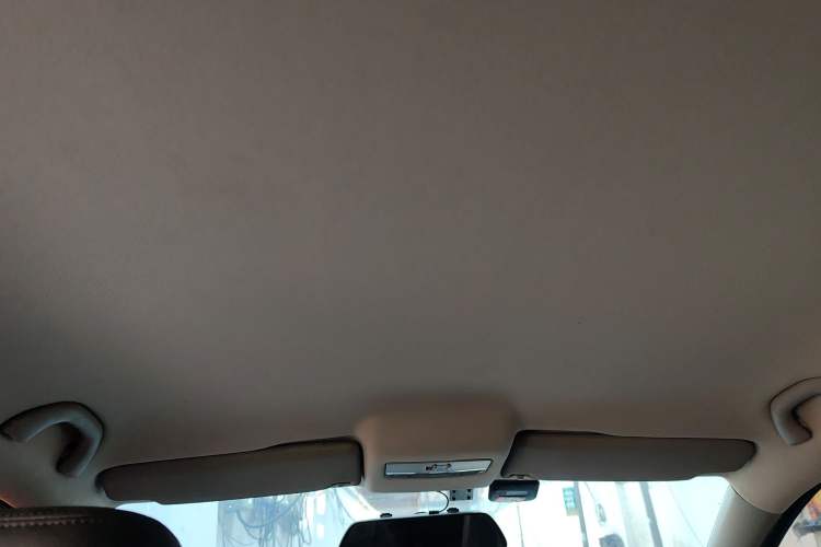 Used Volkswagen Polo 2011 1.6L Manual ZhiShang Edition
