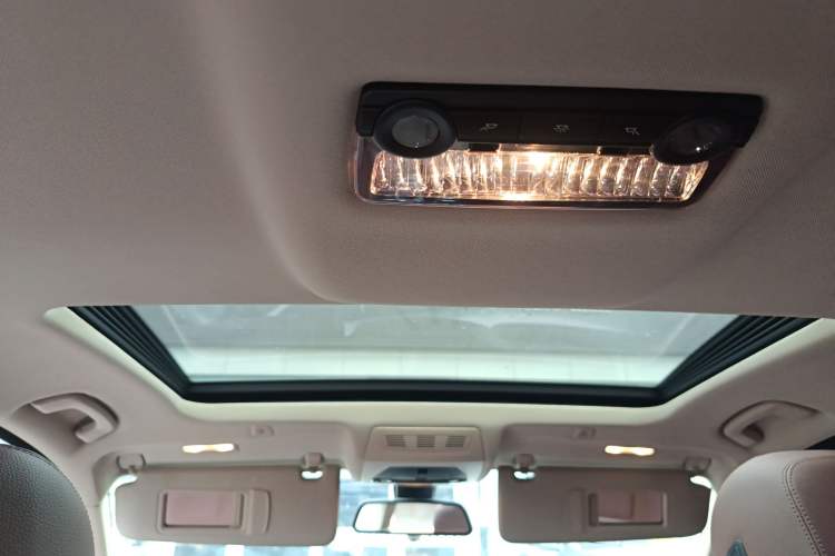 Used BMW 5 Series 2014 525Li Leading Model