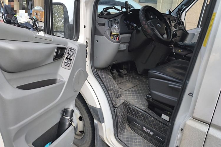 Used Foton Toano 2023 2.8T Manual Jixiang Van Extended Wheelbase Ultra-High Roof with Rear Dual Tires 3-Seater