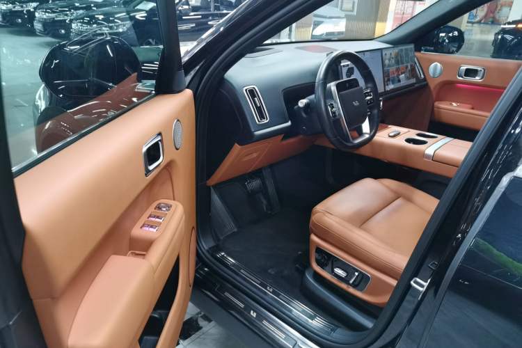 Used Li Auto L8 2023 Pro Model
