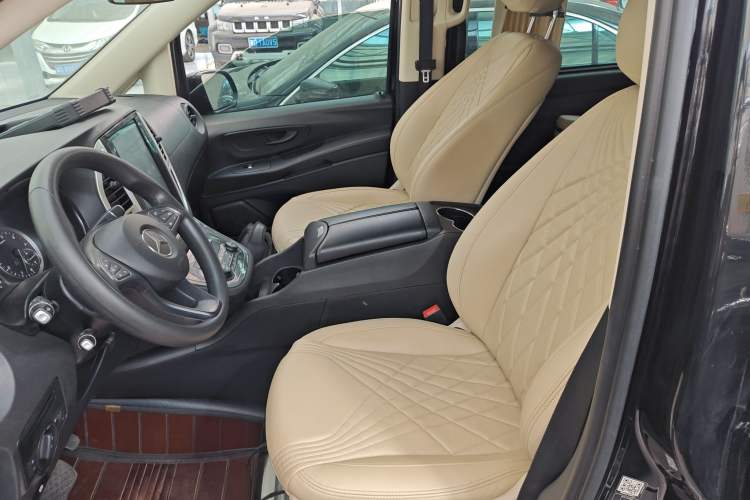 Used Mercedes-Benz Vito 2018 2.0T Elite Version 7 Seats China VI Emission Standard
