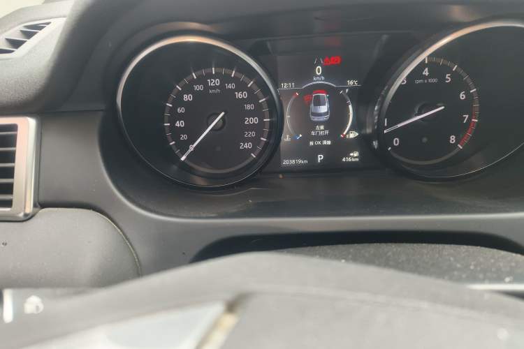 Used Land Rover Discovery Sport 2018 240 PS SE Version Odometer Close Up