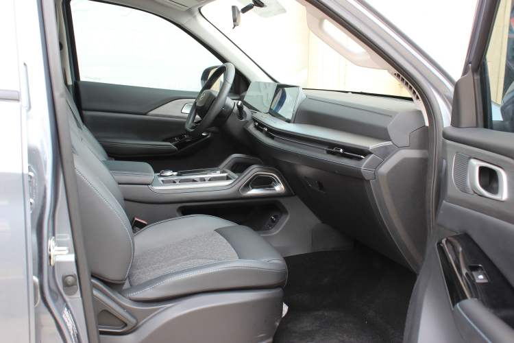 Used Changan Hunter 2024 Warrior Edition Luxury Model Dual-Motor All-Wheel Drive with Extra-Long Cargo Box
