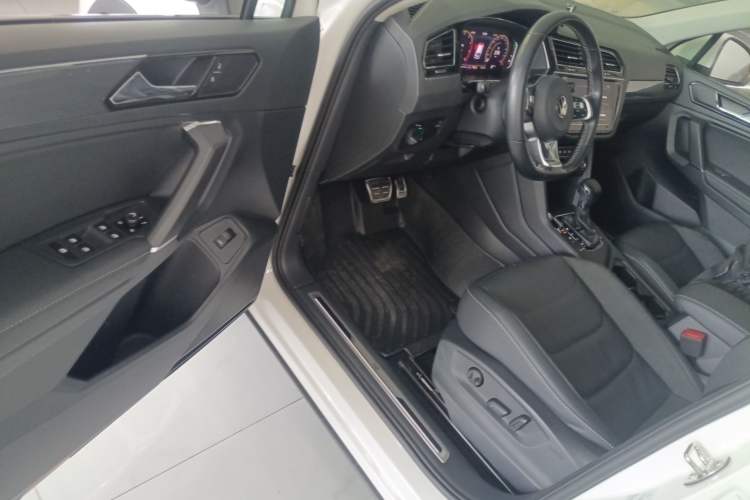 Used Volkswagen Tiguan L 2021 330TSI Automatic Two-Wheel Drive R-Line Enhanced Edition Driver Seat