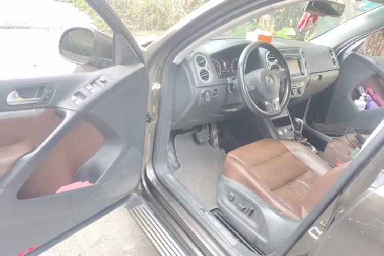 Used Volkswagen Tiguan L 2015 1.8TSI Automatic All-Wheel-Drive Luxury Model
