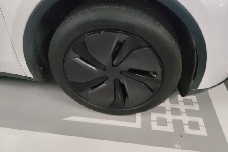 Used Tesla Model Y 2025 Rear-Wheel-Drive Version