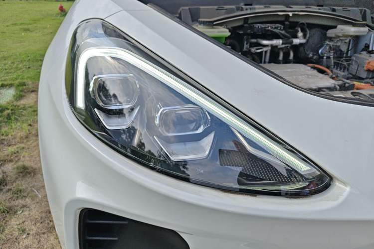 Used ARCFOX Alpha T 2022 653S+ 160kW Right Front Headlight