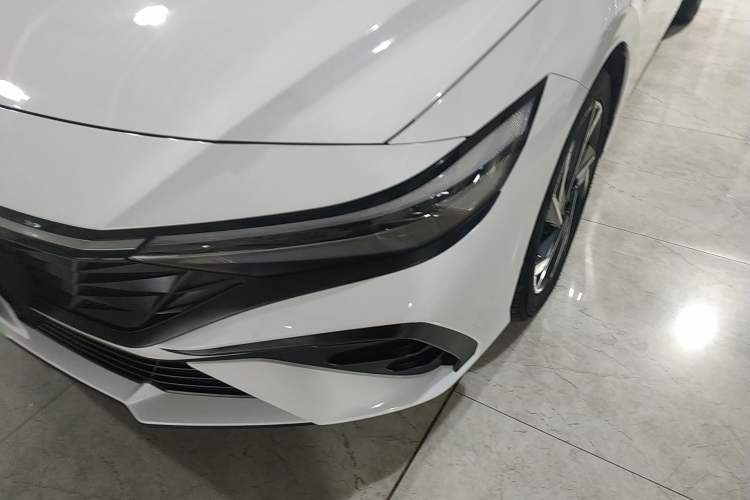 Used Hyundai Elantra 2023 1.5L CVT LUX Prestige Edition
