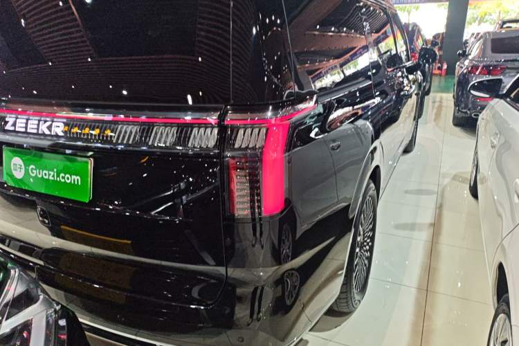Used Zeekr 009 2024 7-Seater Aisle Version 108 kWh
