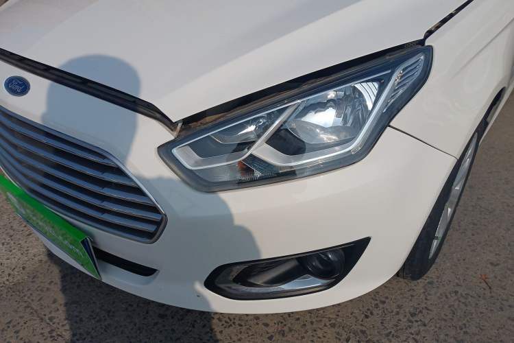 Used Ford Escort 2015 1.5L Automatic Fashion Model
