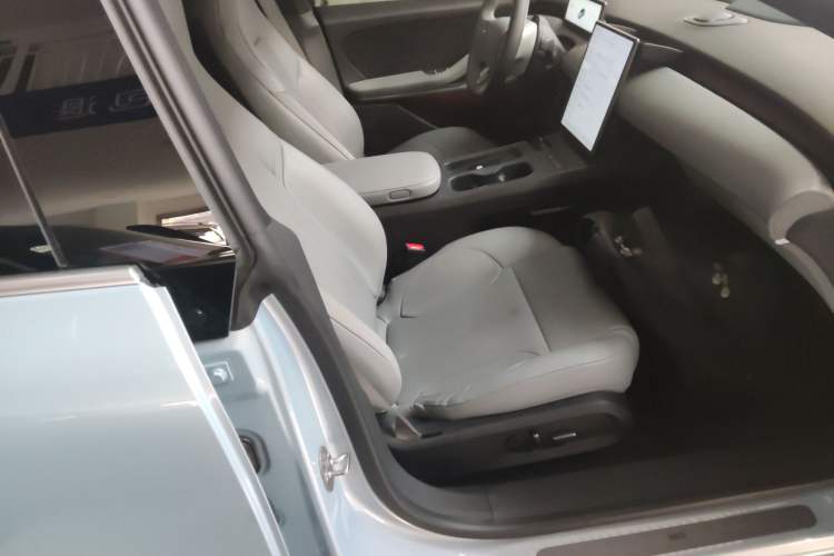 Used Nio ET5 2022 75 kWh Right Front Seat