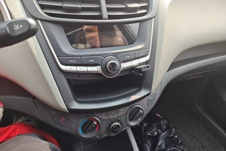 Used Chevrolet Sail 2015 Sail 3 1.5L Manual with Ideal Sunroof Edition Audio And AC Panel