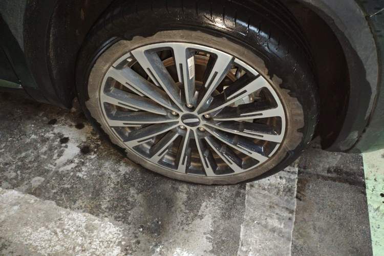 Used Geely Auto Monjaro L 2025 Dongfang Yao 2.0TD Automatic Lanxing Edition
