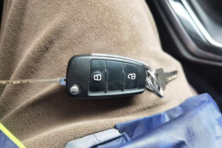 Used Isuzu D-MAX 2023 2.5T Manual 4x4 Diesel Flagship Long Wheelbase Vehicle Key