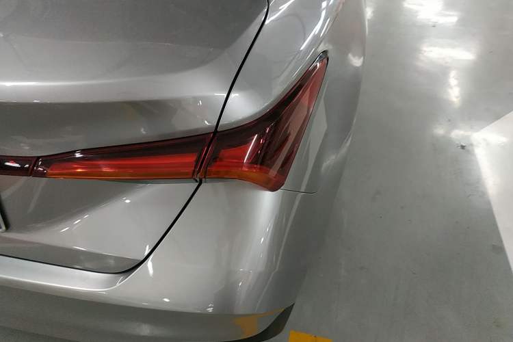 Used Toyota Avalon 2019 2.0L Luxury Edition China VI Standard Right Rear Taillight