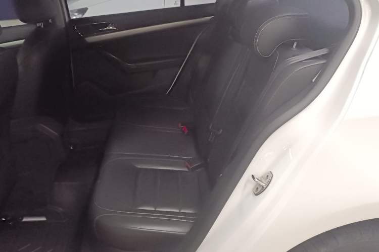 Used Volkswagen Lavida 2015 1.6L Automatic Comfort Edition