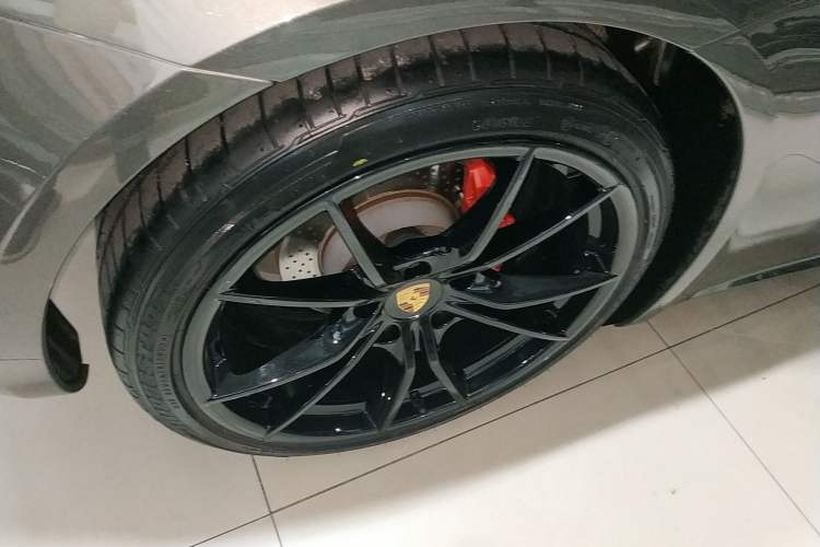 Used Porsche 718 2020 Cayman 2.0T Right Rear Wheel Hub