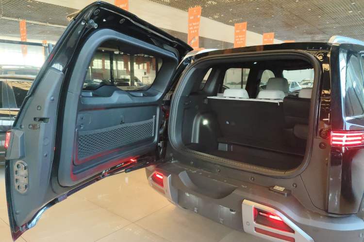 Used Formula Leopard Titanium 3 2025 501 km Range Rear-Wheel Drive Intelligent Driving Pro Version