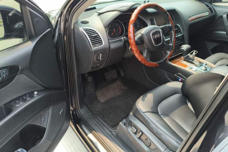 Used Audi Q7 2012 3.0 TDI Leading Model Driver Seat