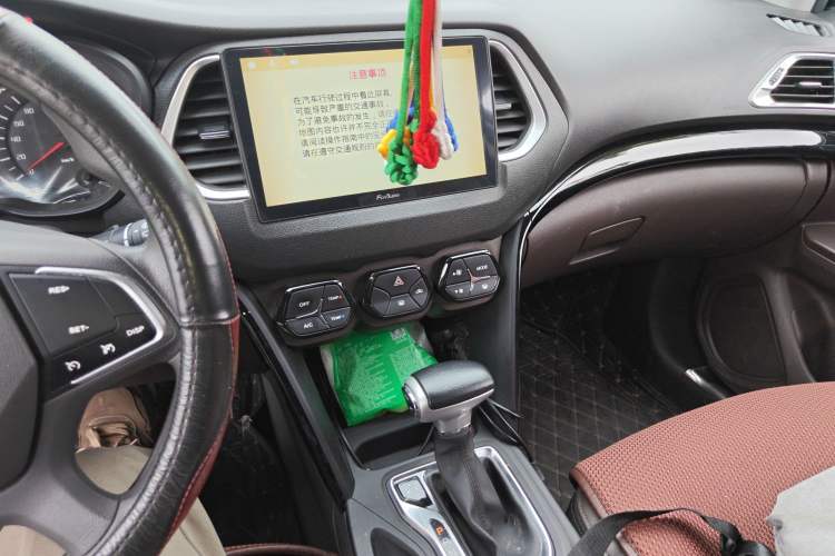 Used GAC Trumpchi GS4 2017 235T Automatic Two-Wheel Drive Elite Edition Audio And AC Panel