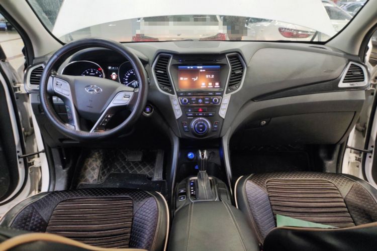 Used Hyundai Santa Fe 2017 2.0T Automatic Two-Wheel Drive Smart Version 7 Seats