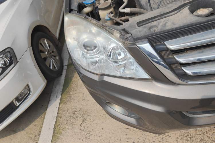 Used Haval H6 2011 2.0L Manual Two-Wheel Drive Elite Version Right Front Headlight