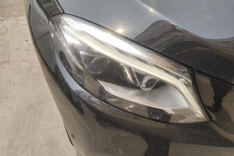 Used Mercedes-Benz GLE 2016 GLE 320 4MATIC Luxury Model Right Front Headlight