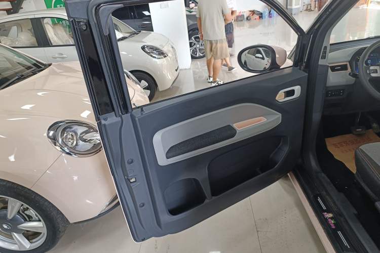 Used Chery New Energy QQ Ice Cream 2022 170km Sundae Phosphate Lithium-Ion