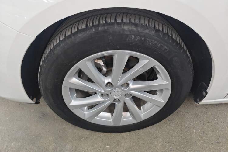 Used Buick Verano 2017 Sedan 15S Automatic Leading Model Left Front Wheel Hub