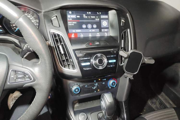 Used Ford Focus 2018 Hatchback Classic 1.6L Automatic Trendy SmartDrive Edition
