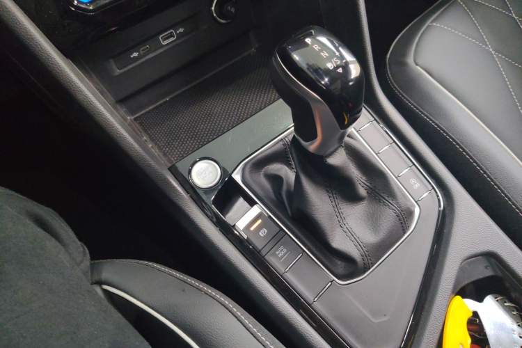 Used Volkswagen Tiguan L 2025 Model, Outstanding Version, 300TSI Automatic Two-Wheel Drive Longteng Edition