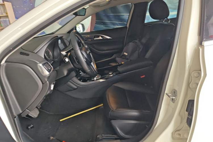 Used Infiniti QX30 2017 1.6T Two-Wheel Drive Fashion Edition Left Front Seat