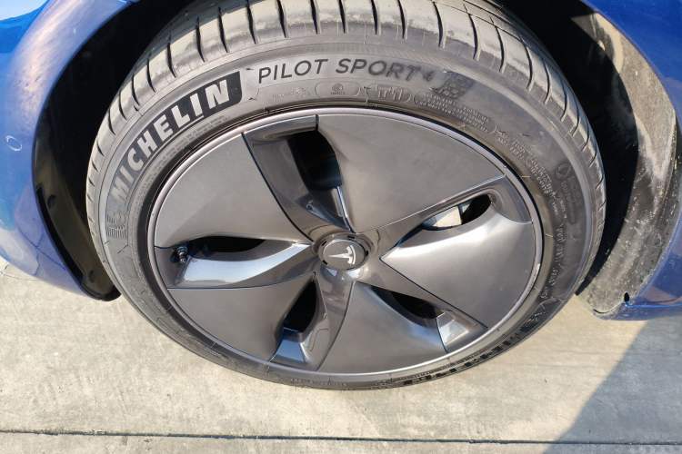 Used Tesla Model 3 (Import) 2019 Long-Range Rear-Wheel-Drive Version