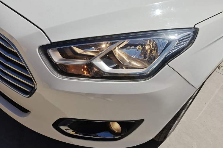 Used Ford Escort 2017 Happiness Edition 1.5L Automatic Fashion Version Left Front Headlight