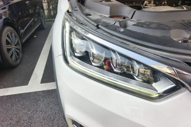 Used BYD Song New Energy 2019 Song DM 1.5TID Smart Connect Sharp Edition Right Front Headlight