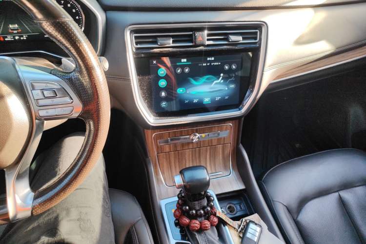 Used Roewe RX8 2018 30T Smart Connectivity All-Wheel Drive Supreme Edition
