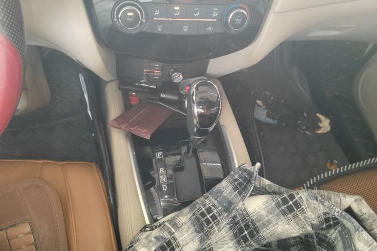 Used Nissan X-Trail 2017 2.0L CVT Comfort Edition 2WD Gear Lever