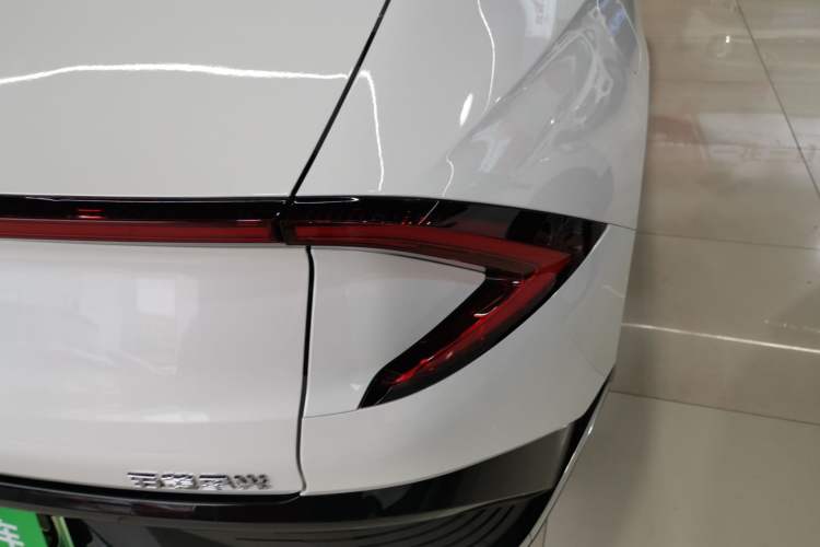 Used Wuling Xingguang 2023 70 Standard Edition Exterior 3