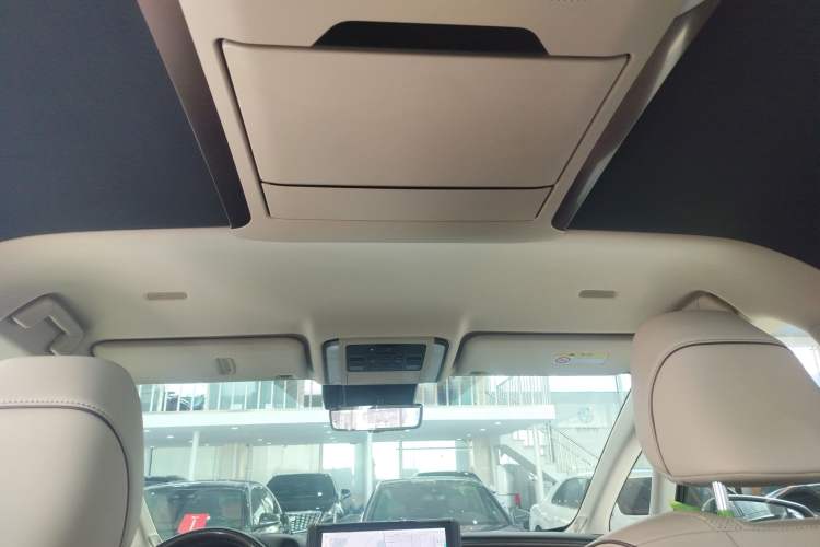 Used Toyota Vellfire 2024 Crown Dual-Engine 2.5L Ultimate Edition
