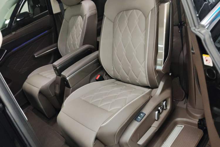 Used Volkswagen Viloran 2024 380TSI Premium Edition
