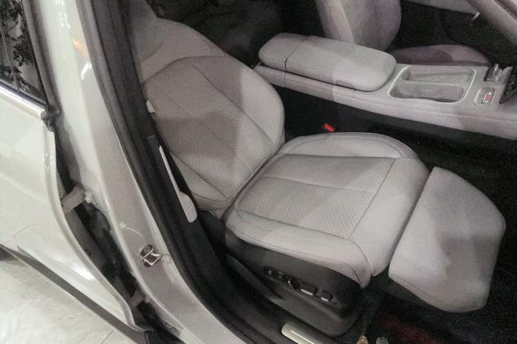 Used Nio EC6 2023 75 kWh Right Front Seat