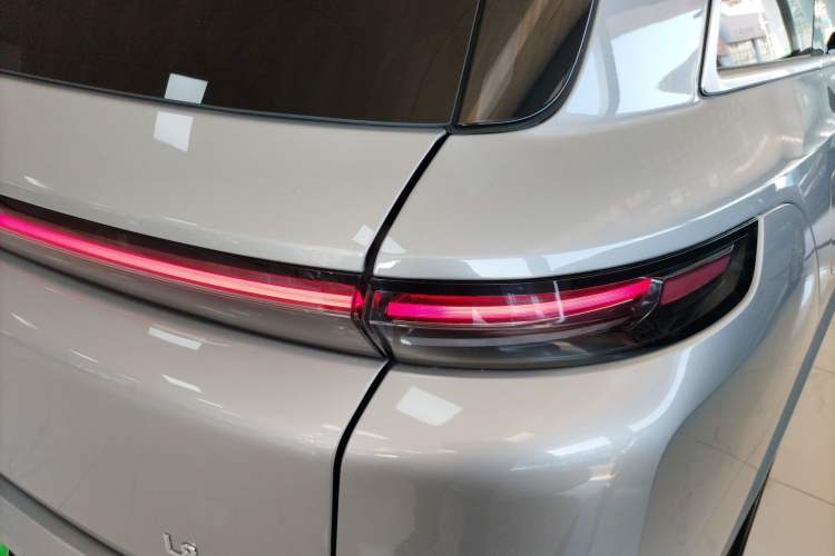 Used Li Auto L8 2023 Pro Model
