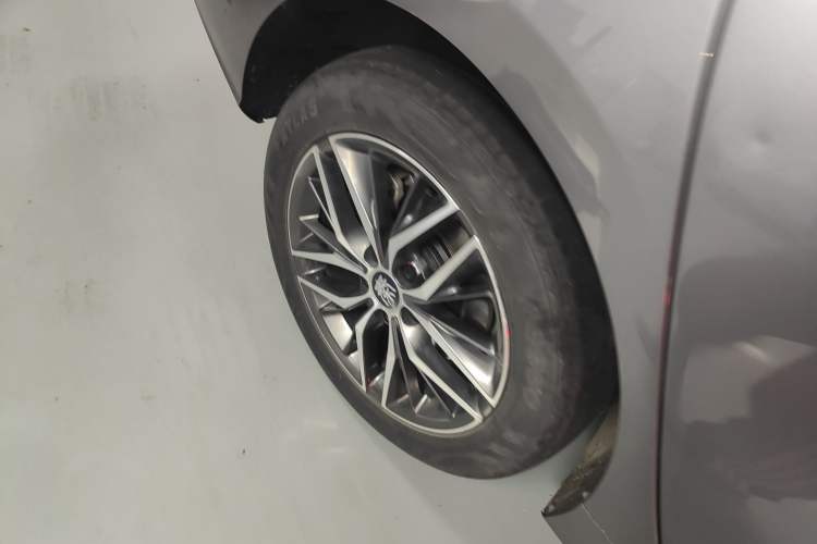 Used BYD Qin PLUS 2023 Champion Edition EV 510KM Beyond Model Right Rear Wheel Hub