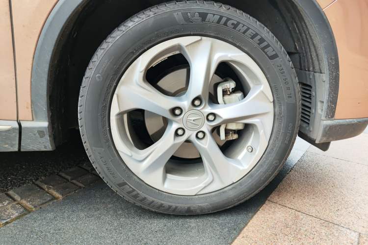 Used Acura CDX 2016 1.5T Two-Wheel Drive Deluxe Edition Right Front Wheel Hub