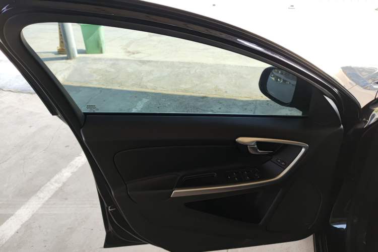 Used Volvo S60 2014 S60L 2.0T Zhiyuan Edition